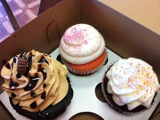 Peanut butter cup, red velvet and strawberries and cream kupcakes - heavennn