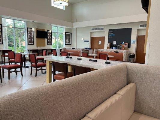 Holiday Inn Express & Suites Boynton Beach West, An IHG Hotel