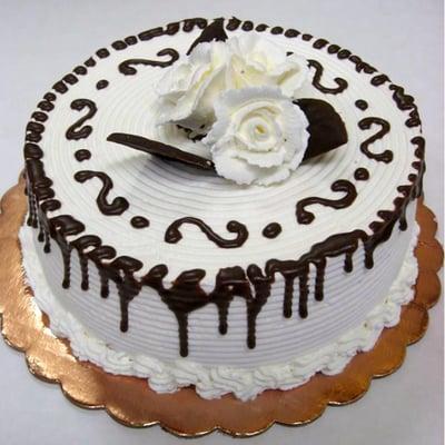 Beautiful chocolate ice cream cake perfect for the heat!