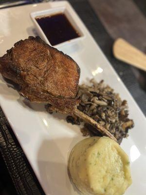 lamb shank with mash potato and mushrooms