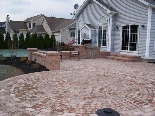 Patio, sitting walls and built in  Grill in Webster, NY!