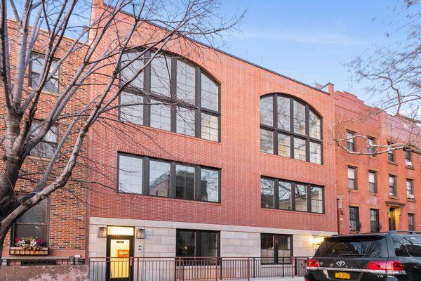 Beautiful new construction 6-unit condominium in the Heart of Carroll Gardens.