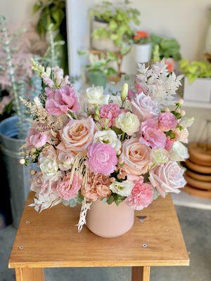 Dried flower mixed arrangement