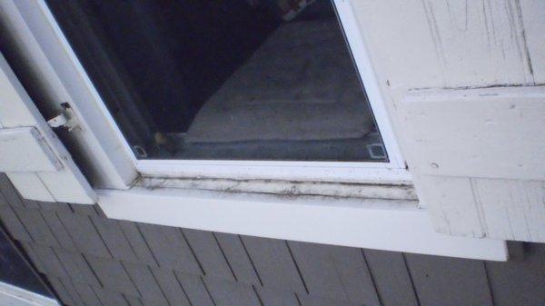 this is the sill that they pieced together. they do not honor their life time guarantee.