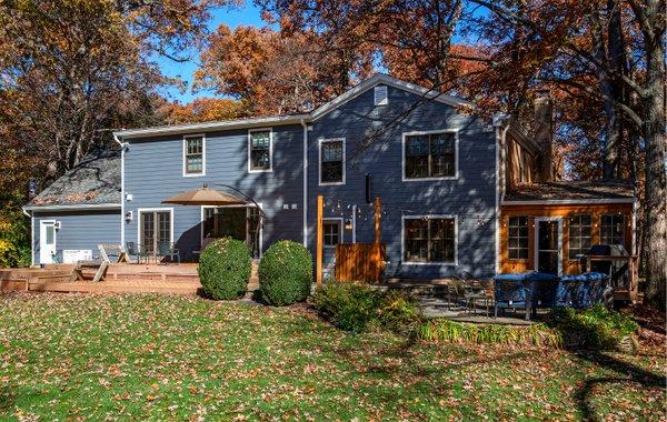 Unveiling Home Beauty: Discover How Our Hardie Siding Transformed this House into a Breathtaking Haven - Impeccable Workmanship Delighting