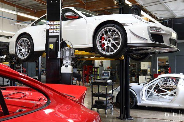 Porsche 997.2 GT3 RS 4.0 getting serviced and a post-track inspection.