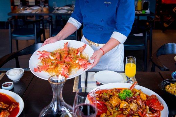 Coral prawns - garlic steamed