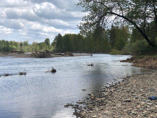 Santiam River property