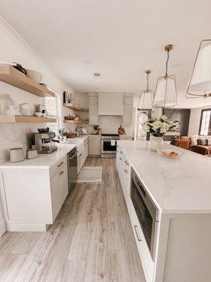 Quartz countertops and backsplash installed by Top Tops