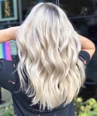 Loving this blonde beauty!