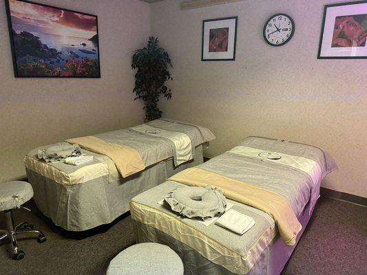 Private Rooms - Dual Massage Tables
 
 Magic Meridian Massage - It is time to feel better! 
 Phone / Text: 
 (206) 552-0880