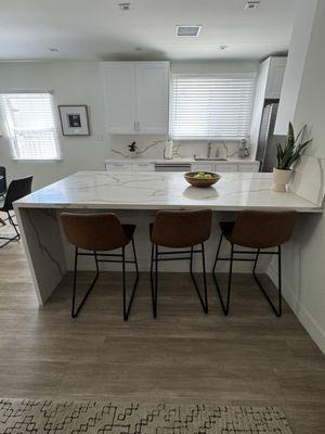 Kitchen seating area