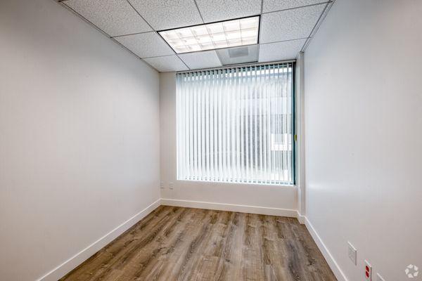 Hardwood floors are also available in this full-service executive suite.
 #office #executivesuites #coworking #flex