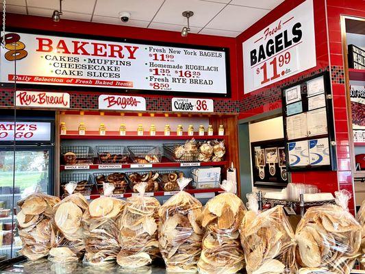 Bagel chips and bagel case