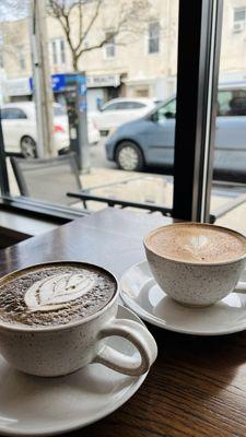 Houji Latte (left), Chai Latte (right)