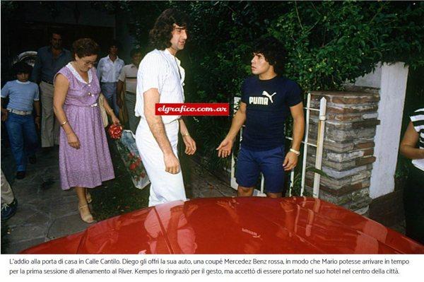 Diego Maradona & Mario Kempes with Maradona's new 1980 Mercedes 450SLC