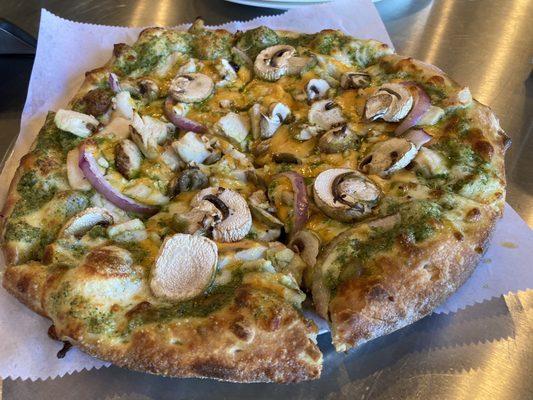 Chicken pizza with pesto sauce, no feta. Absolutely delicious!