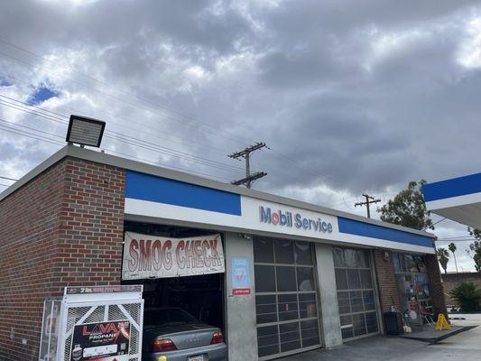 Waiting in line at All Star Smog Check.  Conveniently located just off the Glendale Ave exit on the 134 fwy.