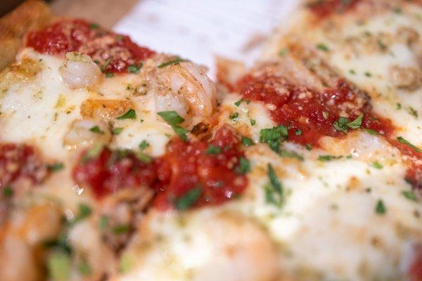 Del Mar ($23/Lg 16") Crabmeat, shrimp and marinara sauce topped with mozzarella cheese