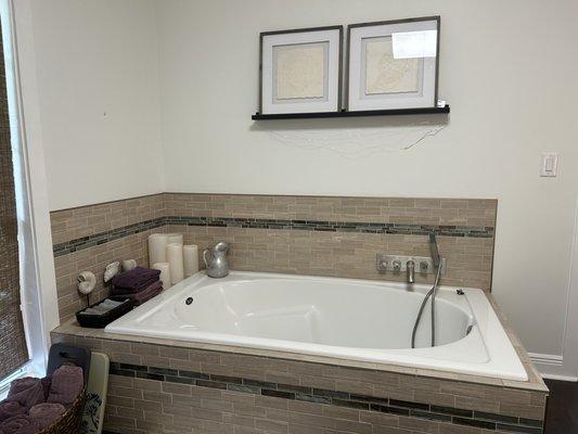 Cove Birthing Suite Tub for hydrotherapy and water birth