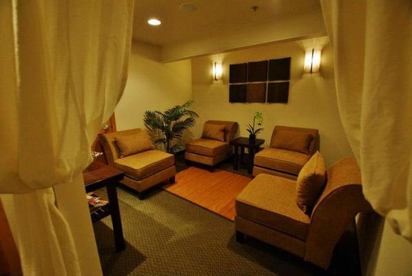 Relaxation room to enjoy before and after services :)