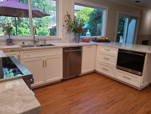 Beautiful waterproof flooring in the kitchen