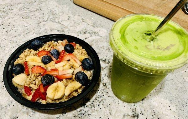 Berry oatmeal bowl and Cleansing juice!