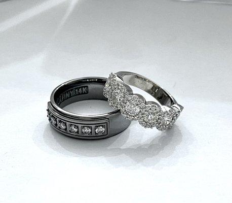 Especial order wedding band set.