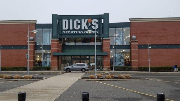 This is the Smith Haven Mall Dick's Sporting Goods which is the west anchor of the shopping complex.