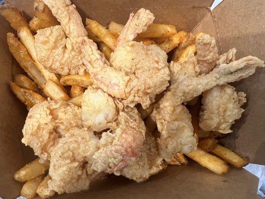 Fried basket - fried shrimp and cajun fires