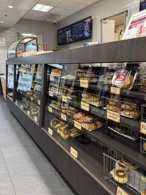 Lots of fresh bagel choices!