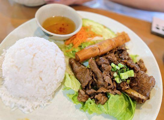 Grilled beef with egg roll rice plate