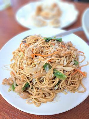 Chicken Lo Mein