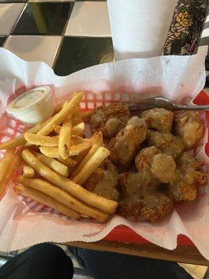 Boneless wings & fries