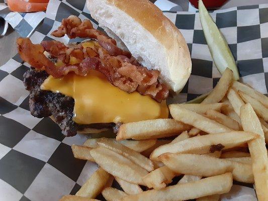 Bacon cheeseburger