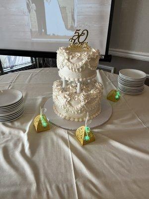 A beautiful anniversary cake decorated by Debby! Thank you for capturing it perfectly my parents loved it!