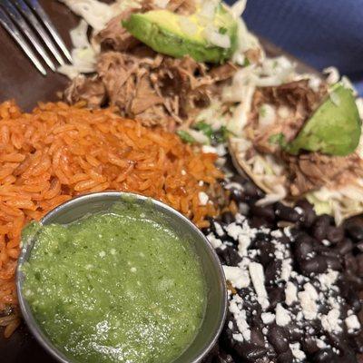 carnitas tacos y arroz con frijoles