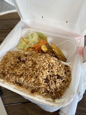 Side rice with salad and tostones