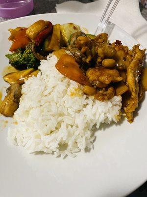 C4. Kung Pao Chicken and assorted vegetables