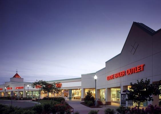 Finger Lakes Premium Outlets