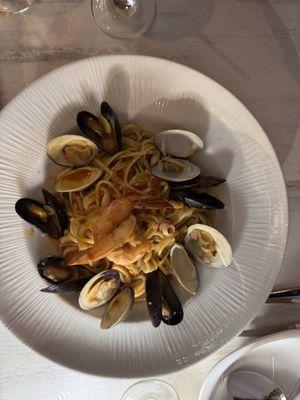 Linguine with seafood