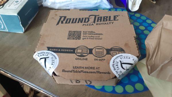 Sml Round Table Pizza.