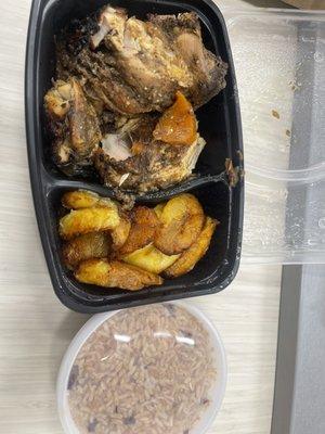 Small jerk chicken, rice& peas with sweet plantains