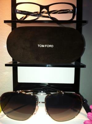 This is a very well-designed aviator sunglasses by Tom Ford!