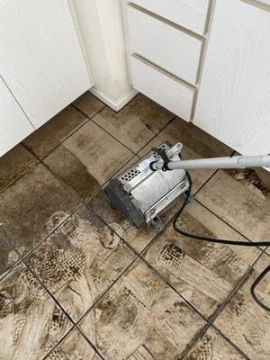 Tile cleaning needs a good Tile scrubbing machine