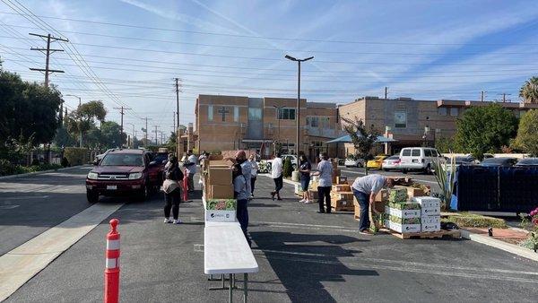 Thanksgiving Food drive through the San Fernando Rescue Mission!