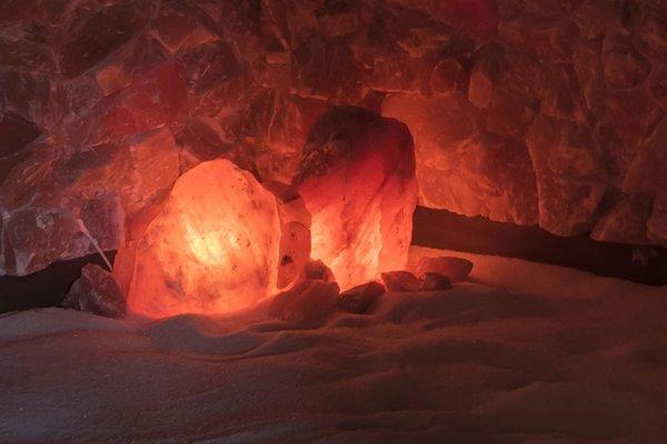 Main Cave, salt lamps