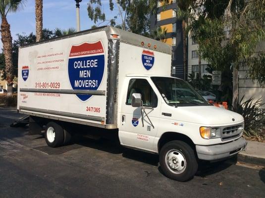 #CollegeMenMovers this is our faithful box truck Alexy. At Park LaBrea the towers.