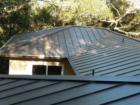 Standing seam metal roof (midnight bronze)