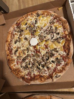 Mushroom & half pineapple pizza